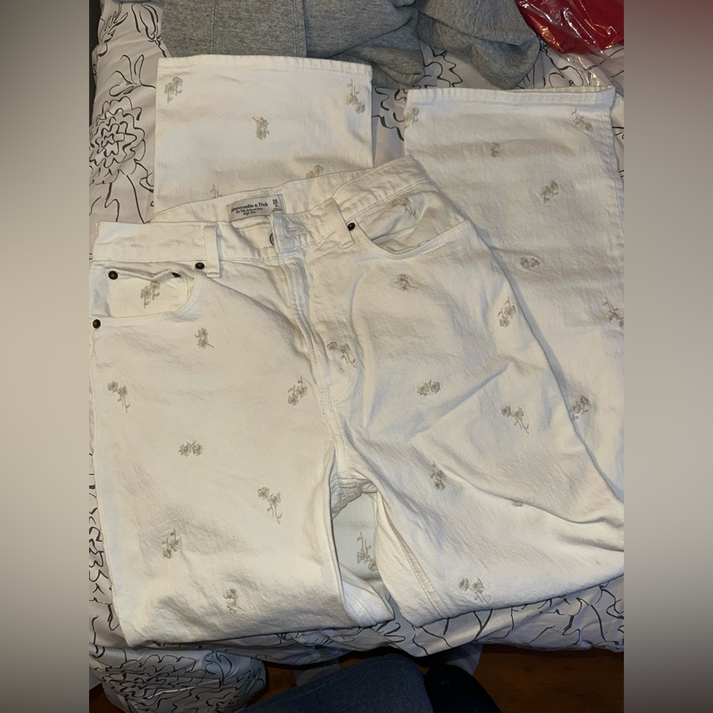 Abercrombie & Fitch white floral jeans